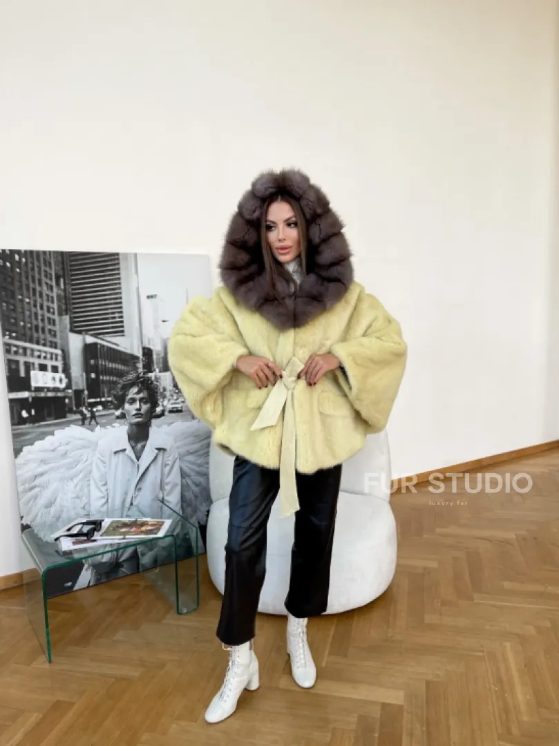 Норковое пончо с капюшоном из меха куницы - фото 3