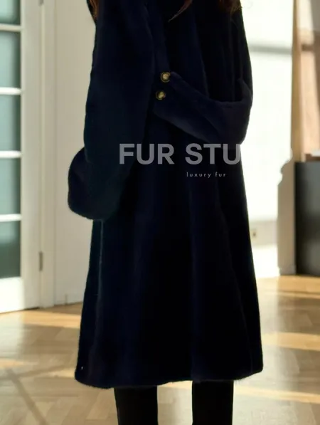 Норковая шуба темно-синего цвета - фото 1
