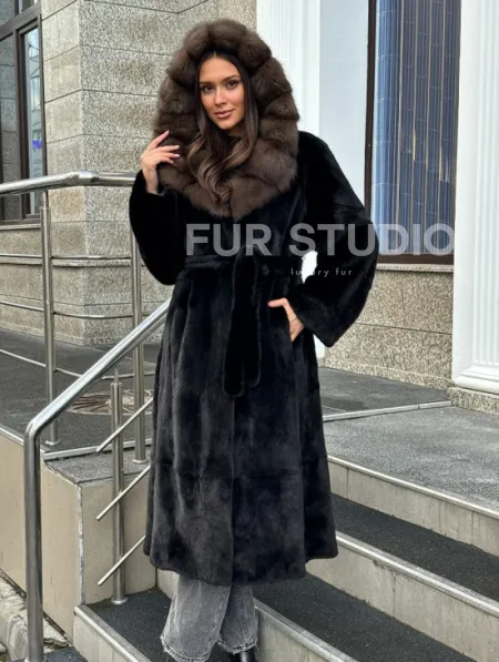 Черная норковая шуба с капюшоном куница - фото 5