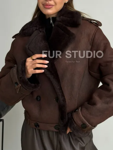 Двубортная короткая дубленка - фото 4