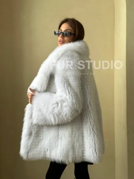 Шуба из меха белой лисы - фото 4