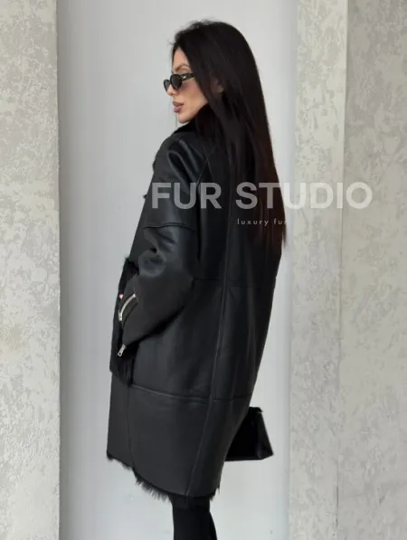 Черная дубленка на тоскане - фото 2