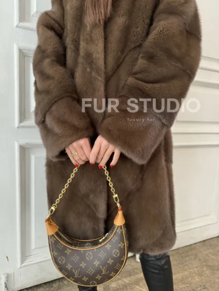 Шуба из меха норки с капюшоном в цвете орех - фото 1