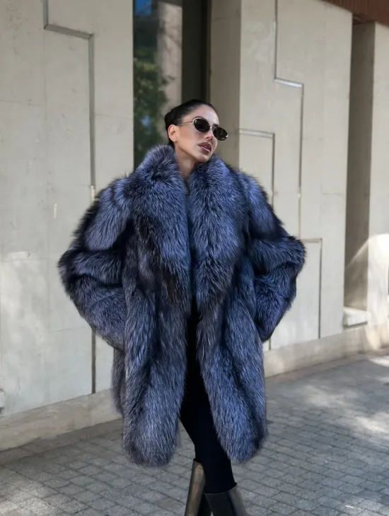 Удлиненная шуба из чернобурой лисы - фото 8