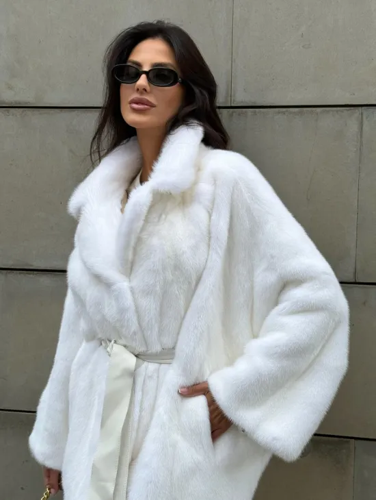 Белая шуба из норки SAGA летучая мышь английский ворот - фото 4