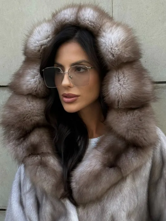 Шуба летучая мышь из меха норки с капюшоном куницы в технологии роспуск - фото 9