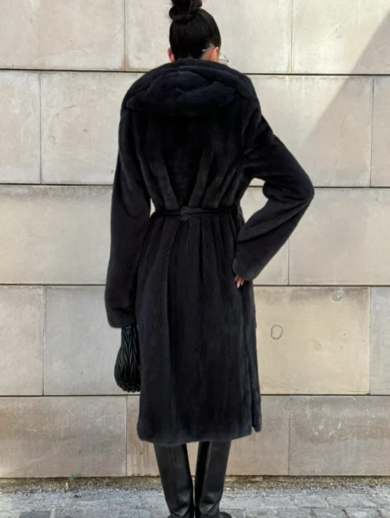 Шуба из меха импортной норки NAFA с капюшоном, цвет темный графит - фото 11