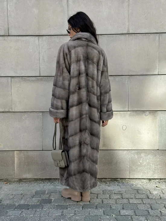 Шуба из аукционной скандинавской норки с английским воротником - цвет Silver (серый) - фото 4