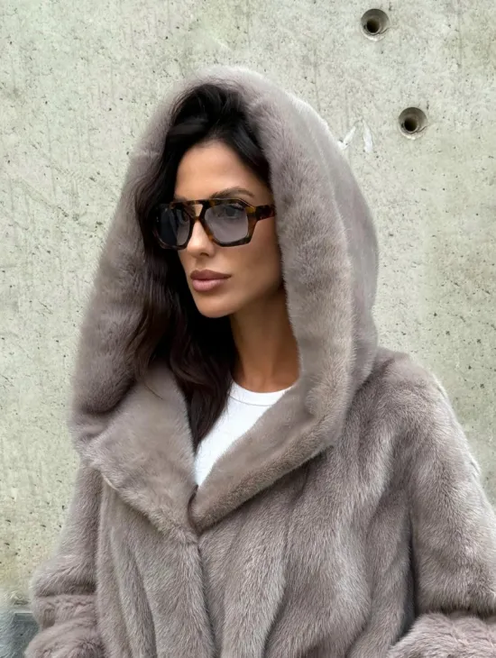 Шуба Oversize из меха цельной норки с капюшоном - фото 3