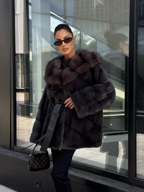 Норковый полушубок с меховым капюшоном из куницы, цвет графит - фото 11