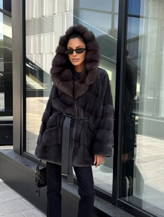 Норковый полушубок с меховым капюшоном из куницы, цвет графит - фото 10