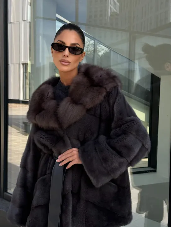 Норковый полушубок с меховым капюшоном из куницы, цвет графит - фото 2