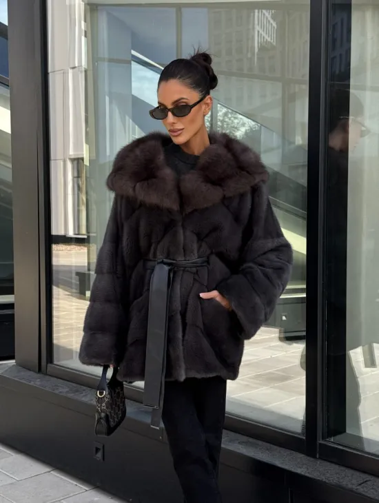 Норковый полушубок с меховым капюшоном из куницы, цвет графит - фото 9