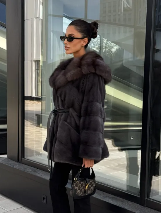 Норковый полушубок с меховым капюшоном из куницы, цвет графит - фото 6