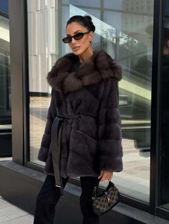 Норковый полушубок с меховым капюшоном из куницы, цвет графит - фото 4