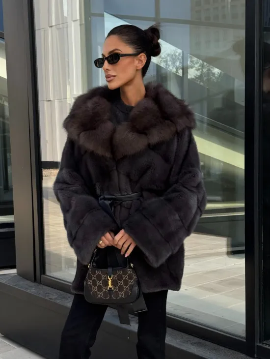 Норковый полушубок с меховым капюшоном из куницы, цвет графит - фото 3