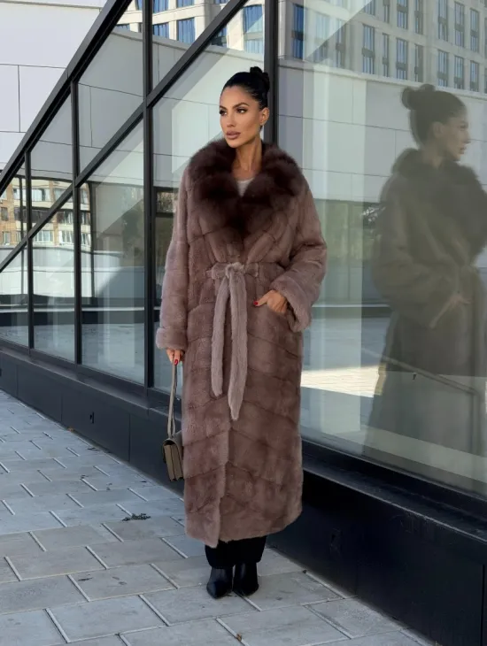 Длинная шуба из норки с воротником из меха куницы - цвет пыльная роза - фото 11