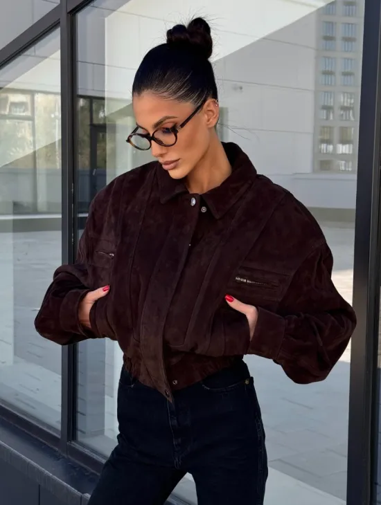 Женская короткая натуральная замшевая куртка - цвет коричневый - фото 0