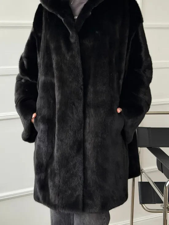 Шуба натуральная женская из норки Blackglama с капюшоном - фото 1