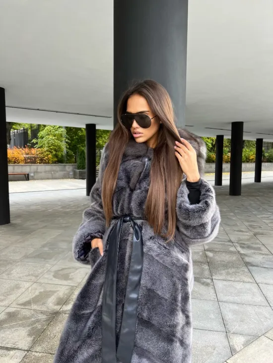 Шуба из аукционной норки с капюшоном куница цвет графит-хамелеон - фото 5