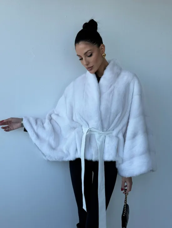 Белоснежное меховое манто из аукционной норки, фасон - летучая мышь - фото 4