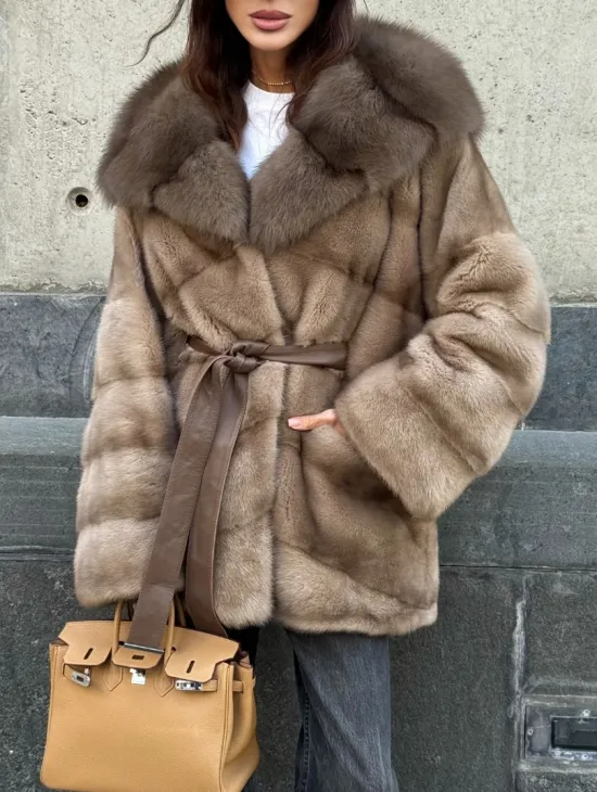 Женское зимнее норковое пончо с капюшоном куница - цвет пастель - фото 6