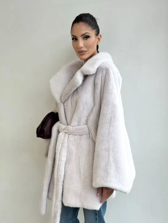 Premium шуба Летучая мышь из меха норки SAGA FURS с потайным меховым поясом - фото 11