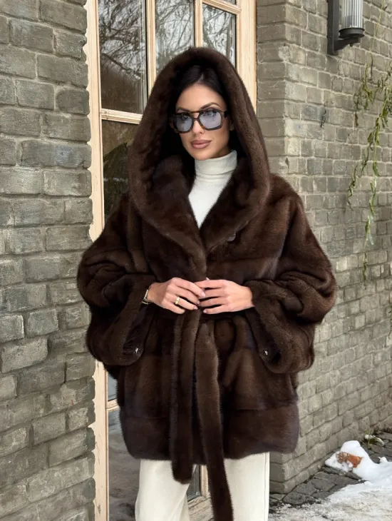 Полушубок из натурального меха норки Nafa mink в цвете соболь с капюшоном, фасон - летучая мышь - фото 10