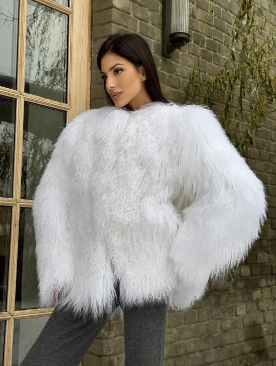 Шуба белая из меха ламы без воротника - фото 7