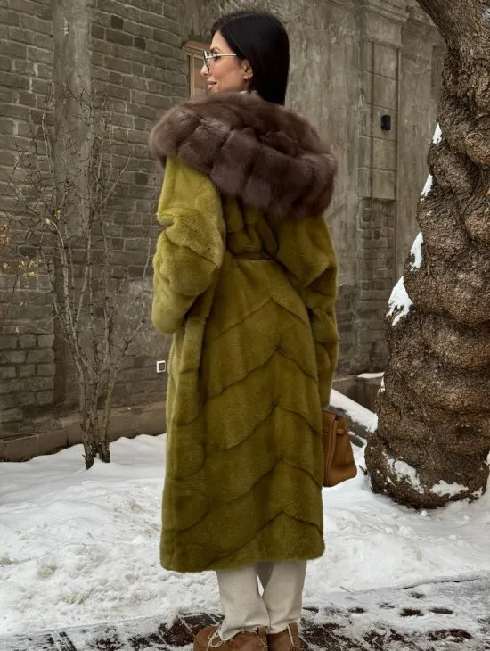 Шуба норковая с капюшоном из натурального меха куницы - цвет оливковый - фото 3