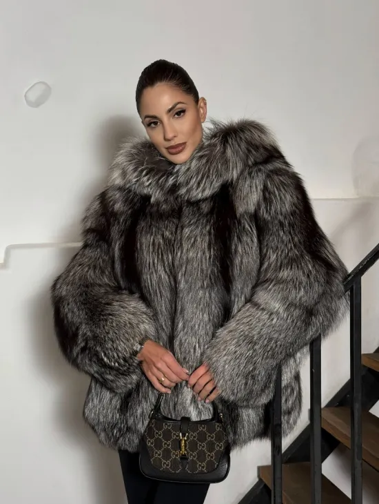 Полушубок из чернобурки с капюшоном цельные пластины - фото 13