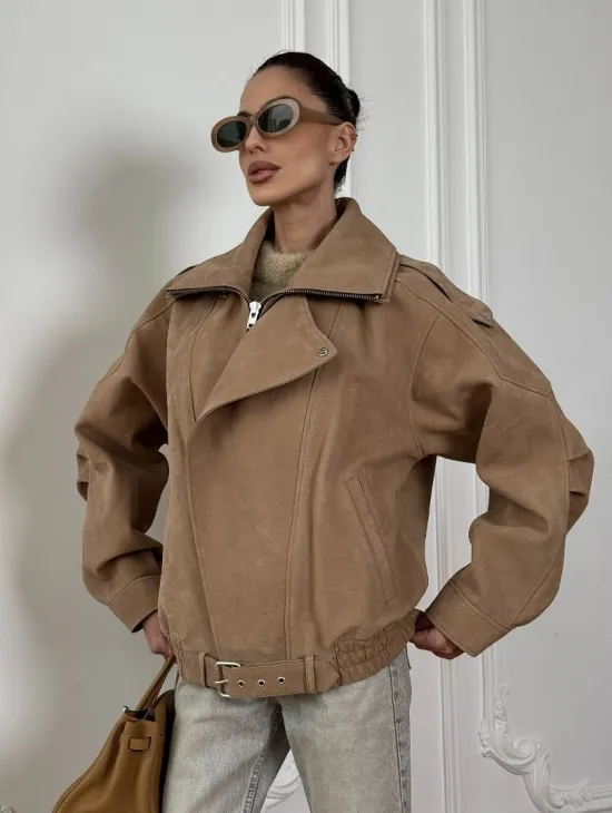 Женский замшевый бомбер из натуральной кожи «Creamy»  с двойным воротником - оверсайз - фото 5