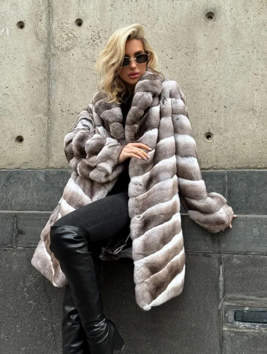 Женская серая шуба из элитного шиншиллового кролика (рекса) с английским воротником - фото 12