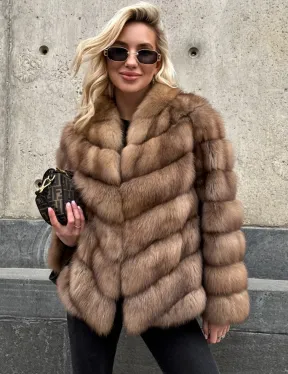 Полушубок из куницы с V-образным воротником - фото 2