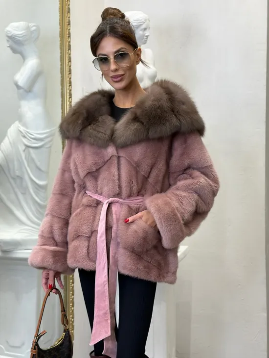 Норковое пончо с капюшоном из куницы в цвете пудра - фото 1