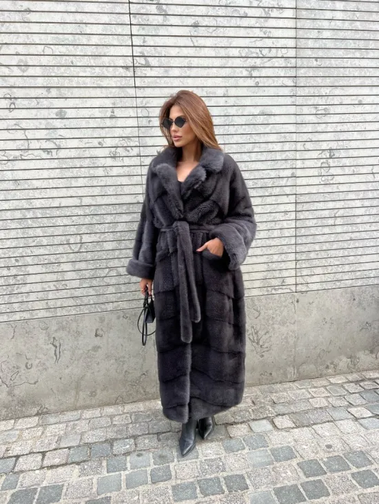 Удлиненная шуба из норки в цвете графит - фото 7