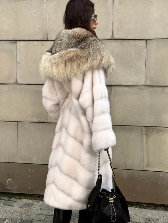 Белая норковая шуба с меховым капюшоном из рыси - фото 4