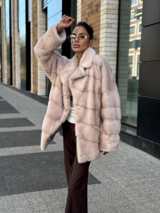 Шуба норковая пудрового цвета с английским воротником - фото 10