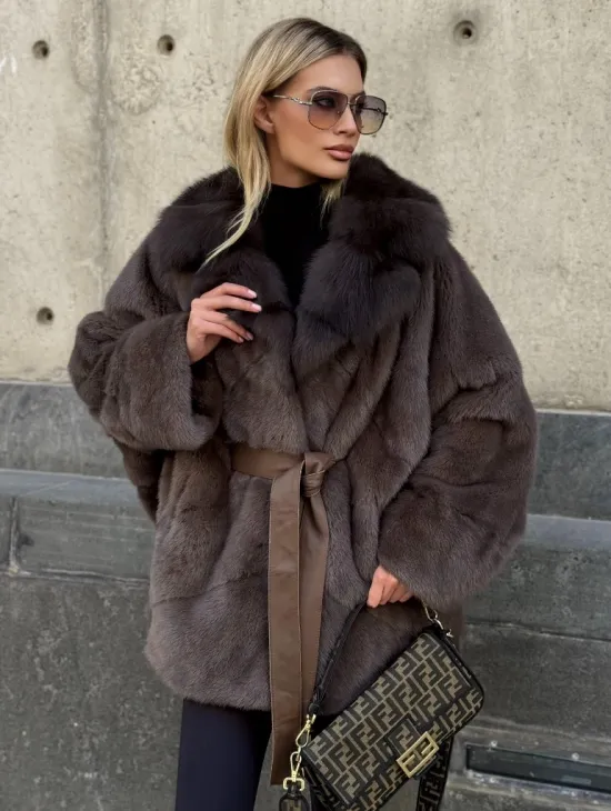 Женская норковая шуба свободного силуэта с воротником куницы - фото 0