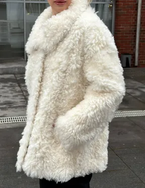 Белая шубка из тиградо - фото 7