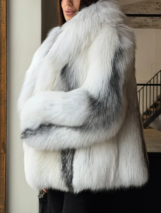 Шуба из цельного меха белой арктической лисы с шалевым воротником - фото 3