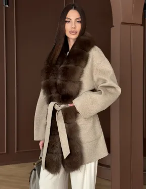 Пальто с отделкой из меха песца - фото 9