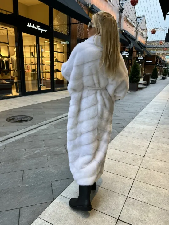 Удлиненная шуба из меха датской норки в цвете паломино - фото 1