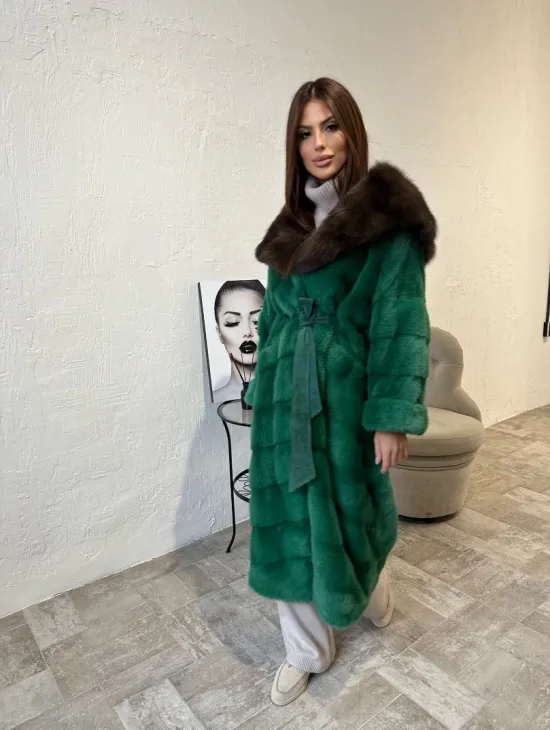 Шуба норковая с капюшоном из меха куницы — цвет изумруд - фото 3