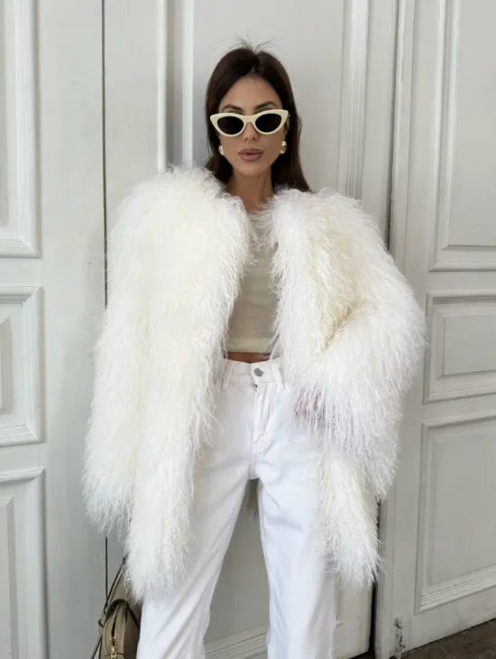 Белая шуба из меха ламы - фото 3
