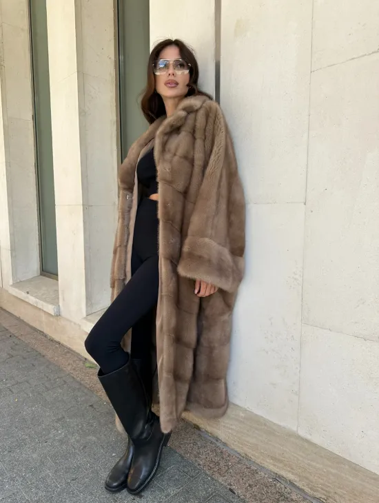 Норковая шуба с английским воротником  - цвет пастель  - стиль 