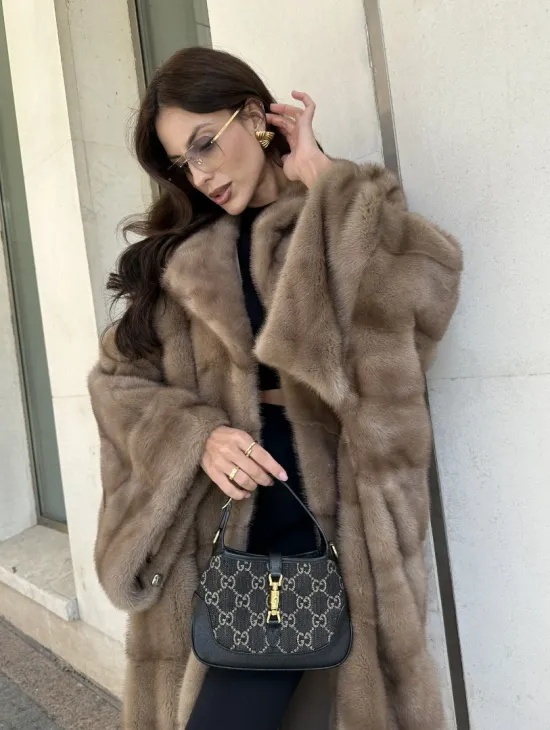 Норковая шуба с английским воротником  - цвет пастель  - стиль 