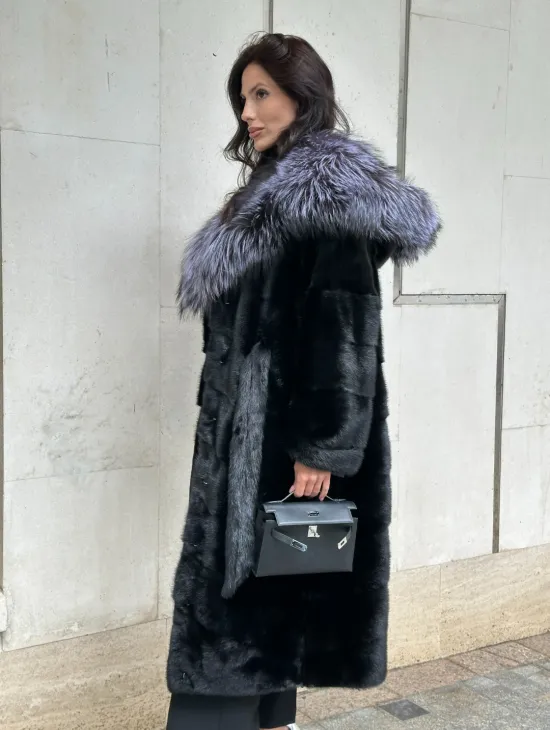 Норковая шуба черного цвета с капюшоном из чернобурки - фото 7
