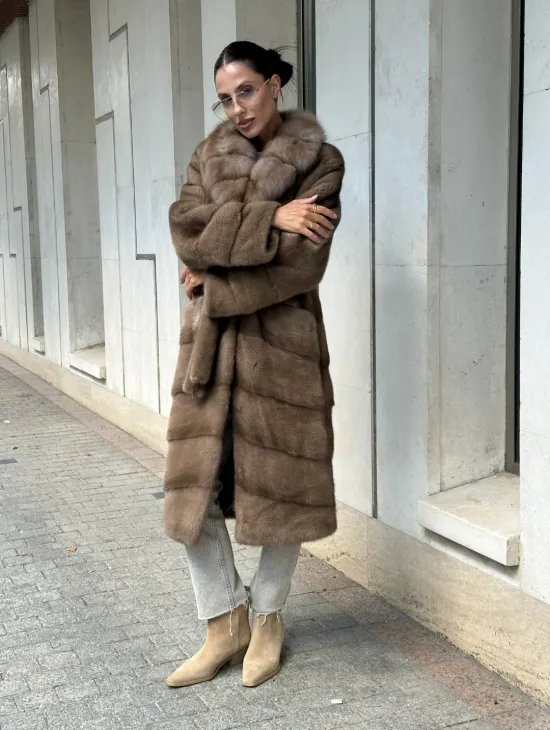 Шуба норковая с воротником из меха куницы в цвете пастель - фото 8